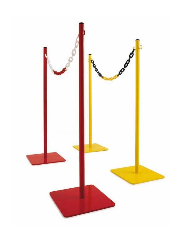 Poste limitador de espacio metlico para exterior. - Postes metlicos para exterior.
Poste separador de hierro lacado, resistente y de
gran estabilidad, ideal para separaciones de reas
pblicas y privadas en el exterior. Disponible en 2
colores: Rojo y amarillo. Cadena de plstico de doble
color (rojo/blanco y amarillo/negro).